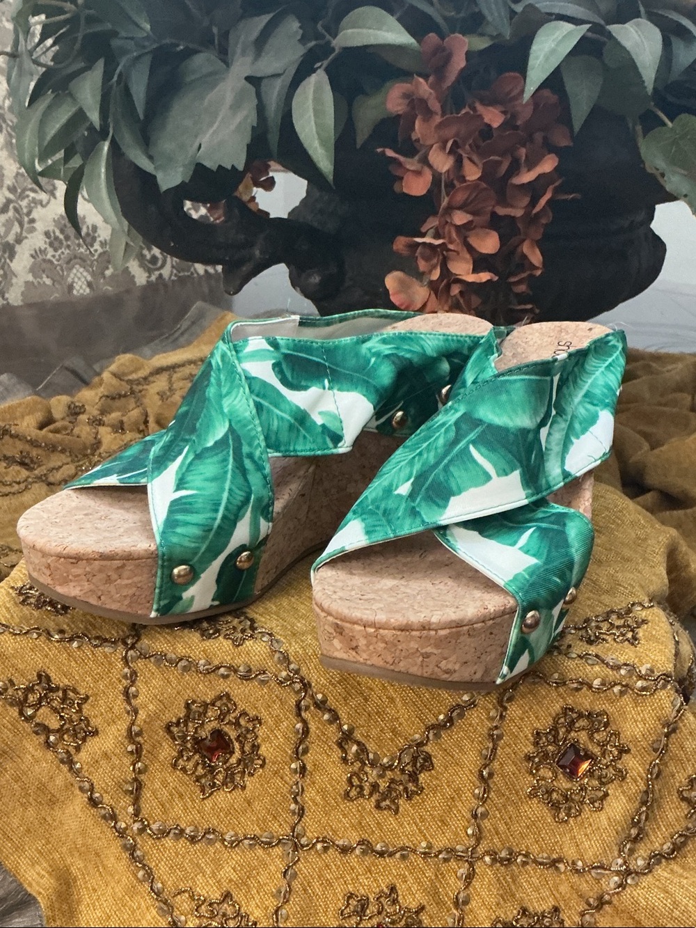 Shoe Dazzle Green Leaf Print Cork Wedge Sandals